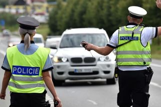 Řidiči se při silniční kontrole dopouštějí zásadní chyby. Policie ji může přísně potrestat